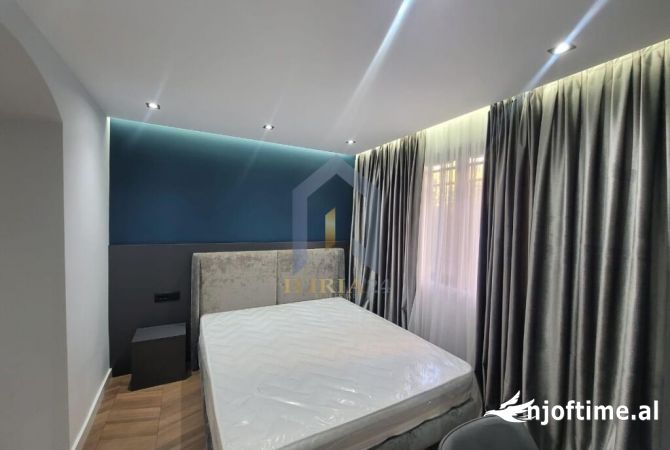 Shtepi ne shitje Apartament ne Tirane, 3+1, Mobilimi E mobiluar, Pagesa 250,000  Euro.