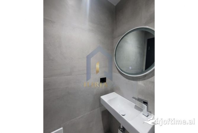 Shtepi ne shitje Apartament ne Tirane, 3+1, Mobilimi E mobiluar, Pagesa 250,000  Euro.