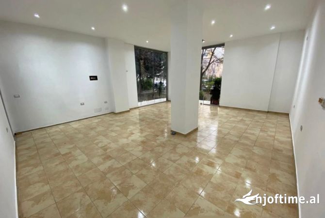 Ambient biznesi me qera 1+1 ne Tirane - 300 Euro