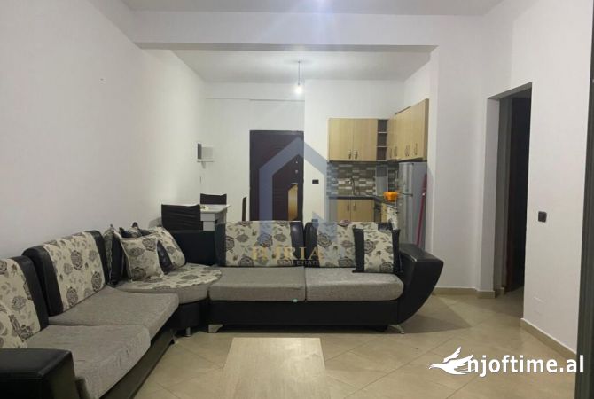Shtepi me qera 2+1 ne Tirane - 370 Euro