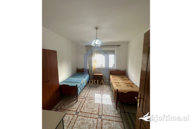 Shtepi me qera Apartament ne Tirane, 3+1, Mobilimi E mobiluar, Pagesa 550  Euro.