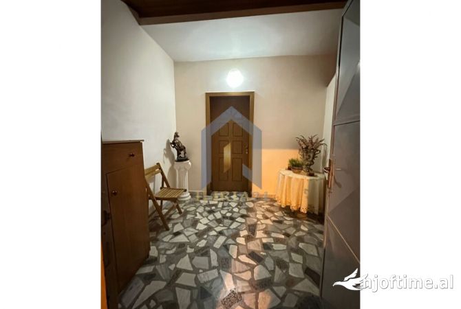 Shtepi me qera 2+1 ne Tirane - 500 Euro