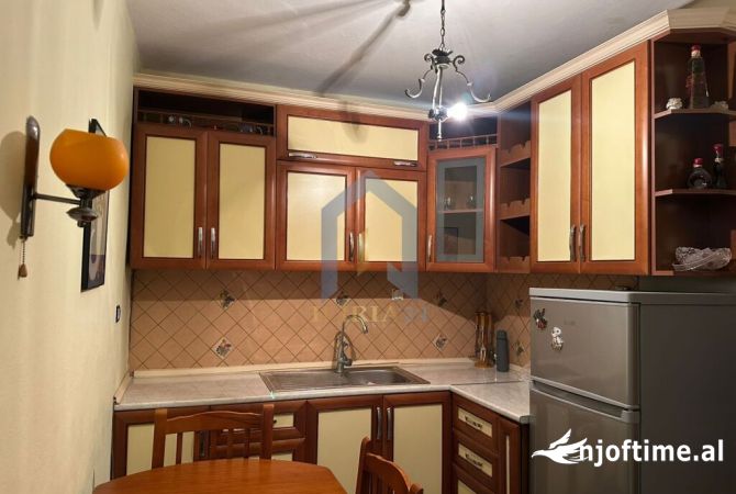 Shtepi me qera Apartament ne Tirane, 2+1, Mobilimi E mobiluar, Pagesa 500  Euro.