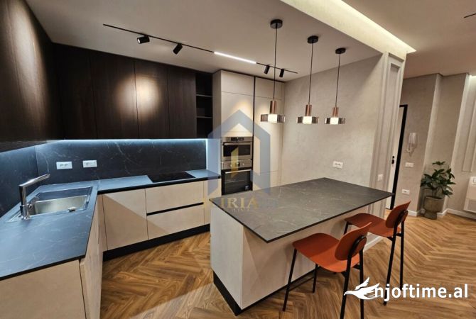 Shtepi me qera 2+1 ne Tirane - 1,400 Euro