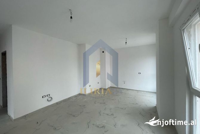 Shtepi ne shitje Apartament ne Tirane, 2+1, Mobilimi Bosh, pa mobiluar, Pagesa 145,000  Euro.