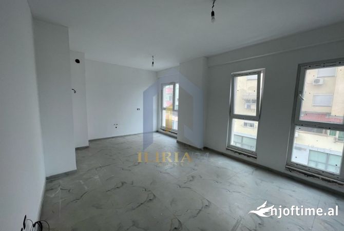 Shtepi ne shitje Apartament ne Tirane, 2+1, Mobilimi Bosh, pa mobiluar, Pagesa 145,000  Euro.