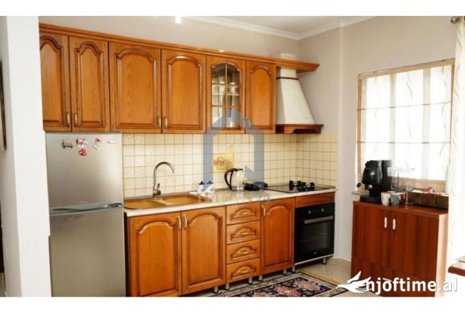 Shtepi me qera Apartament ne Tirane, 2+1, Mobilimi E mobiluar, Pagesa 700  Euro.