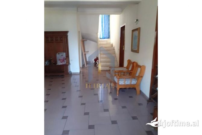 Shtepi me qera 2+1 ne Tirane - 400 Euro