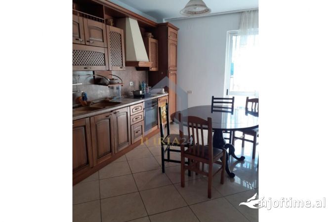 Shtepi me qera 2+1 ne Tirane - 400 Euro
