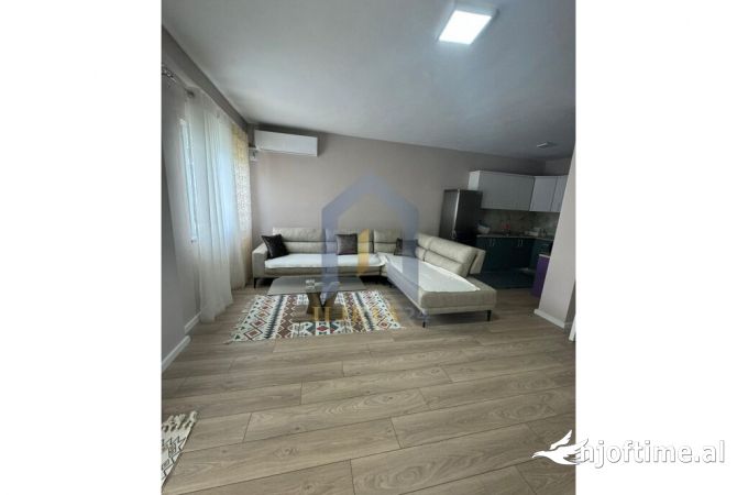 Shtepi me qera Apartament ne Tirane, 2+1, Mobilimi E mobiluar, Pagesa 450  Euro.