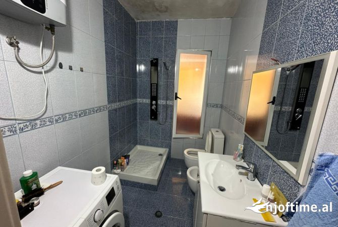 Shtepi ne shitje Apartament ne Tirane, 2+1, Mobilimi E mobiluar, Pagesa 100,000  Euro.