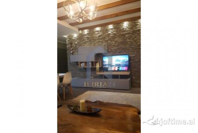 Shtepi me qera 2+1 ne Tirane - 680 Euro