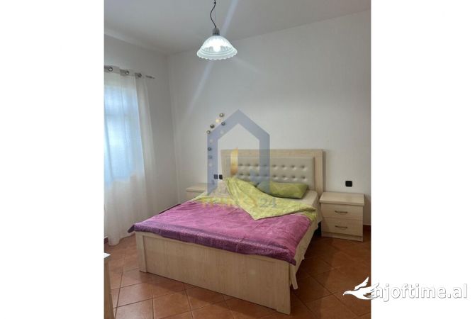 Shtepi me qera Apartament ne Tirane, 2+1, Mobilimi E mobiluar, Pagesa 500  Euro.