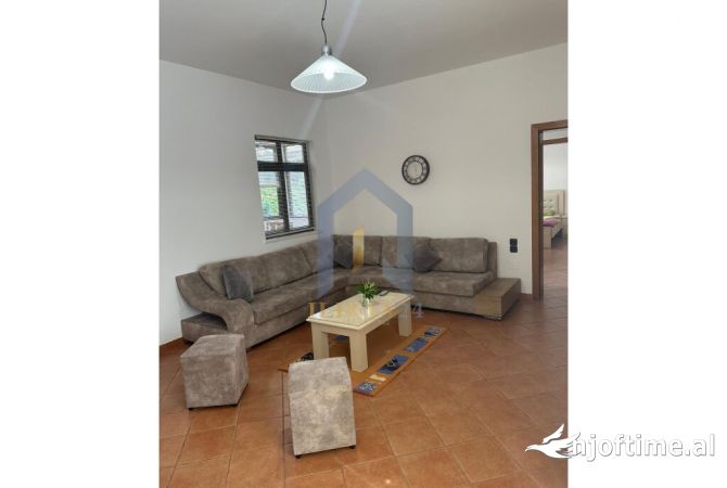 Shtepi me qera Apartament ne Tirane, 2+1, Mobilimi E mobiluar, Pagesa 500  Euro.