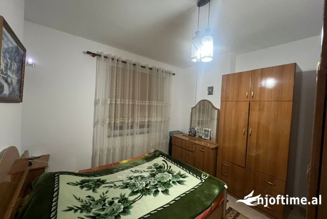 Shtepi me qera Apartament ne Tirane, 2+1, Mobilimi E mobiluar, Pagesa 450  Euro.
