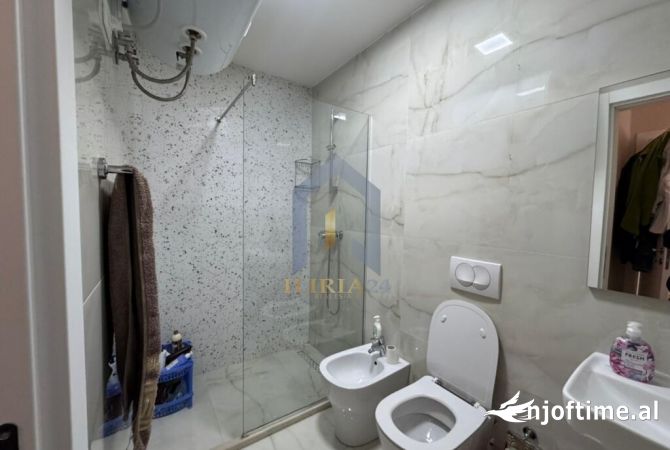 Shtepi ne shitje Apartament ne Tirane, 2+1, Mobilimi E mobiluar, Pagesa 230,000  Euro.