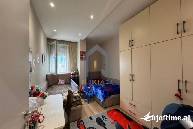 Shtepi ne shitje Apartament ne Tirane, 2+1, Mobilimi E mobiluar, Pagesa 230,000  Euro.