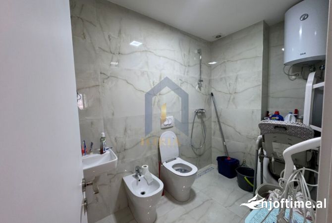 Shtepi ne shitje Apartament ne Tirane, 2+1, Mobilimi E mobiluar, Pagesa 230,000  Euro.