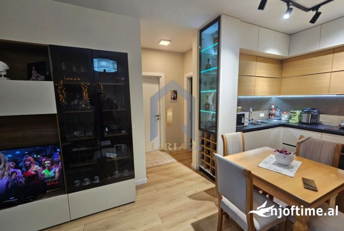 Shtepi ne shitje Apartament ne Tirane, 2+1, Mobilimi E mobiluar, Pagesa 245,000  Euro.