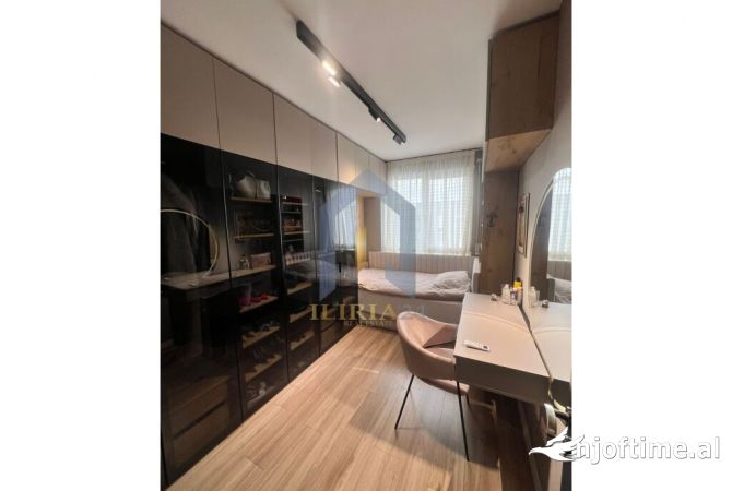 Shtepi ne shitje Apartament ne Tirane, 3+1, Mobilimi E mobiluar, Pagesa 310,000  Euro.