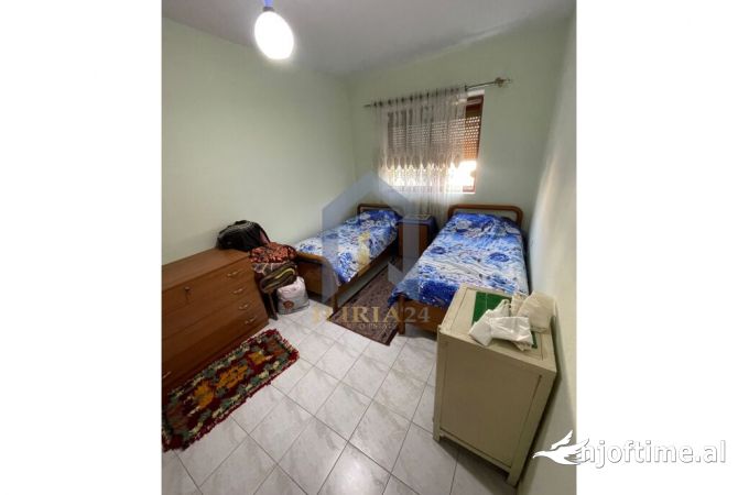 Shtepi ne shitje Apartament ne Tirane, 2+1, Mobilimi E mobiluar, Pagesa 140,000  Euro.