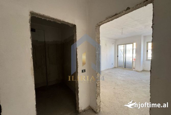 Shtepi ne shitje Apartament ne Tirane, 2+1, Mobilimi Bosh, pa mobiluar, Pagesa 145,000  Euro.