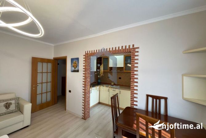 Shtepi ne shitje Apartament ne Tirane, 1+1, Mobilimi E mobiluar, Pagesa 110,000  Euro.