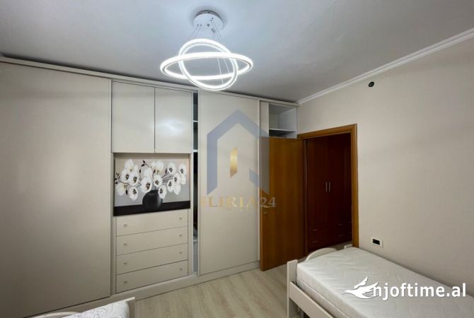 Shtepi ne shitje Apartament ne Tirane, 1+1, Mobilimi E mobiluar, Pagesa 110,000  Euro.