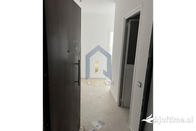 Shtepi ne shitje Apartament ne Tirane, 2+1, Mobilimi Bosh, pa mobiluar, Pagesa 224,000  Euro.