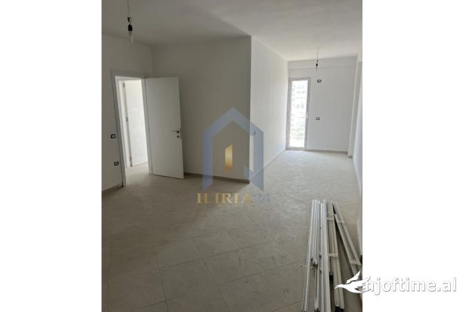 Shtepi ne shitje Apartament ne Tirane, 2+1, Mobilimi Bosh, pa mobiluar, Pagesa 224,000  Euro.