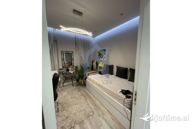 Shtepi ne shitje Apartament ne Tirane, 3+1, Mobilimi E mobiluar, Pagesa 184,500  Euro.