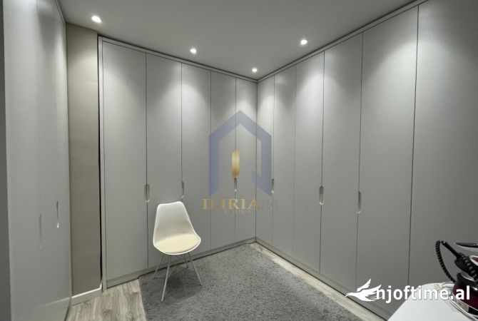 Shtepi ne shitje Apartament ne Tirane, 3+1, Mobilimi E mobiluar, Pagesa 184,500  Euro.