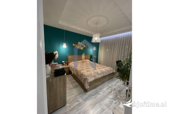 Shtepi ne shitje Apartament ne Tirane, 3+1, Mobilimi E mobiluar, Pagesa 184,500  Euro.