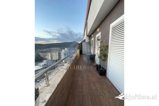 Shtepi ne shitje Apartament ne Tirane, 3+1, Mobilimi E mobiluar, Pagesa 184,500  Euro.