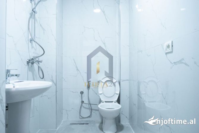 Ambient per zyra me qira "Sheshi Willson"