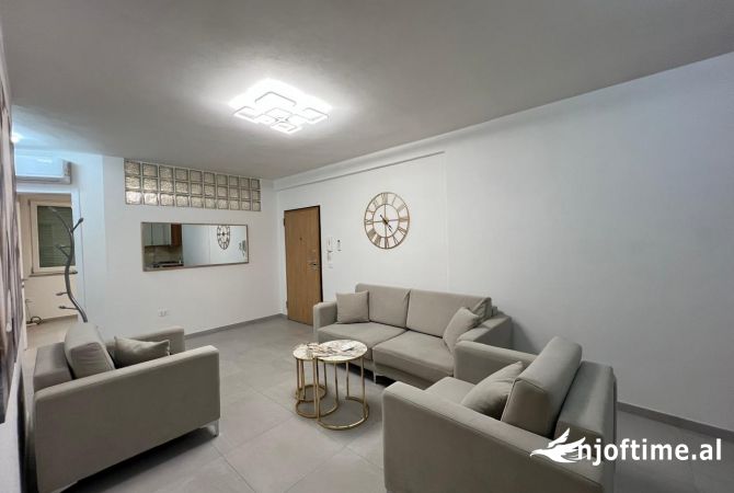 Ambient biznesi me qera 3+1 ne Tirane - 700 Euro