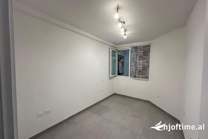 Ambient 2+1 me qira tek "Myslym Shyri"