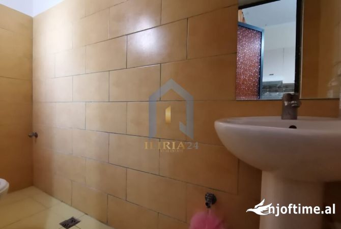 Shtepi me qera Apartament ne Tirane, Garsoniere, Mobilimi E mobiluar, Pagesa 350  Euro.