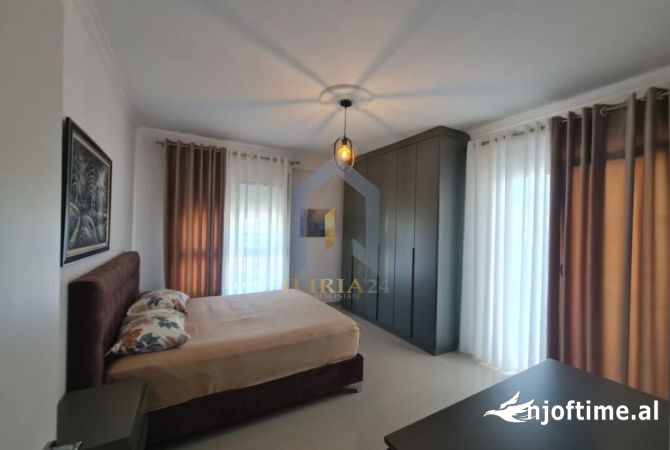 Shtepi me qera Apartament ne Tirane, 3+1, Mobilimi E mobiluar, Pagesa 800  Euro.