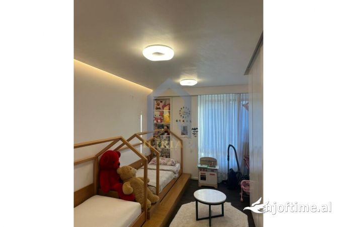 Shtepi me qera 2+1 ne Tirane - 2,000 Euro