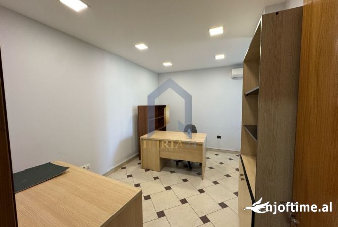 Ambient biznesi me qera 3+1 ne Tirane - 1,200 Euro
