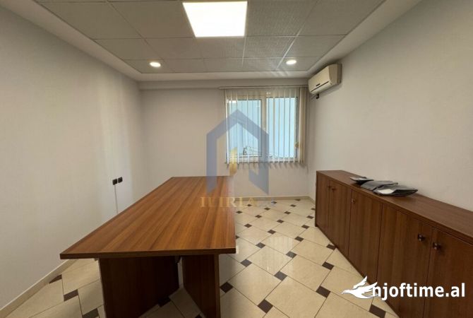 Ambient biznesi me qera 3+1 ne Tirane - 1,200 Euro