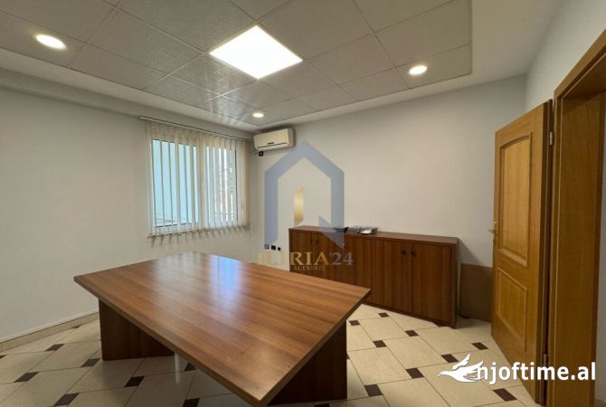Ambient biznesi me qera 3+1 ne Tirane - 1,200 Euro