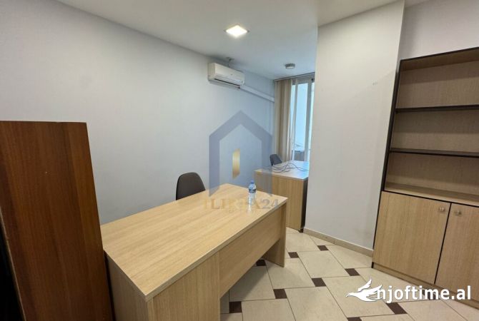 Ambient 4+1 me qira ne "Bllok" 