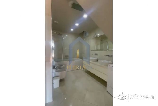 Shtepi me qera Vila Luksoze ne Tirane, 4+1, Mobilimi E mobiluar, Pagesa 2,700  Euro.