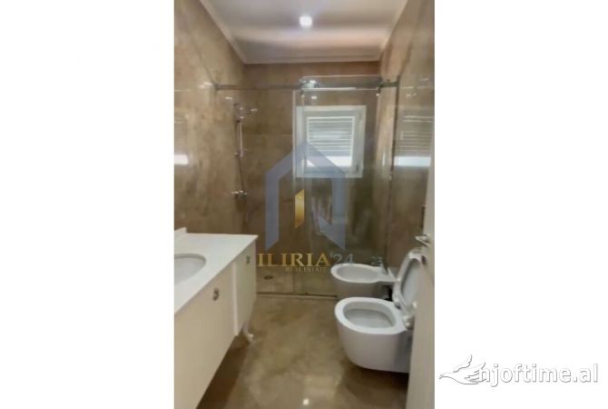 Shtepi me qera Vila Luksoze ne Tirane, 4+1, Mobilimi E mobiluar, Pagesa 2,700  Euro.