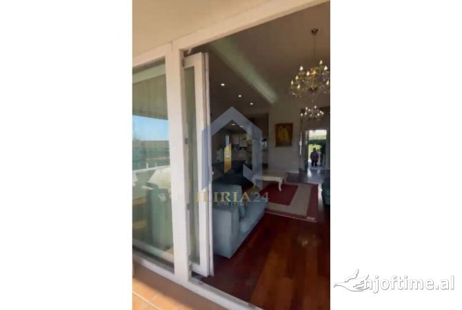 Shtepi me qera Vila Luksoze ne Tirane, 4+1, Mobilimi E mobiluar, Pagesa 2,700  Euro.