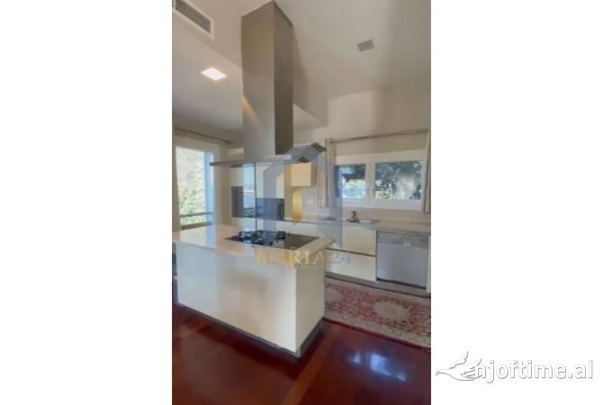 Shtepi me qera Vila Luksoze ne Tirane, 4+1, Mobilimi E mobiluar, Pagesa 2,700  Euro.