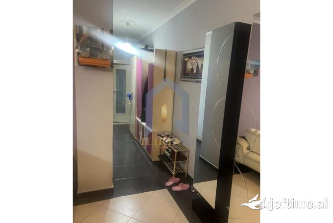 Shtepi ne shitje Apartament ne Tirane, 1+1, Mobilimi E mobiluar, Pagesa 120,000  Euro.