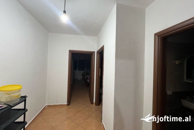 Shtepi me qera Apartament ne Tirane, 2+1, Mobilimi E mobiluar, Pagesa 400  Euro.